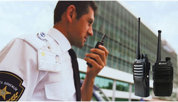 Máy bộ đàm cho các nhân viên an ninh, bảo vệ